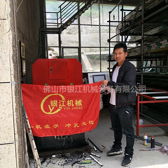 不銹鋼管材全自動沖孔機